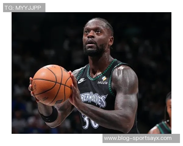 兰德尔带领球队取得胜利全场21投12中砍下31分5篮板4助攻1抢断表现出色